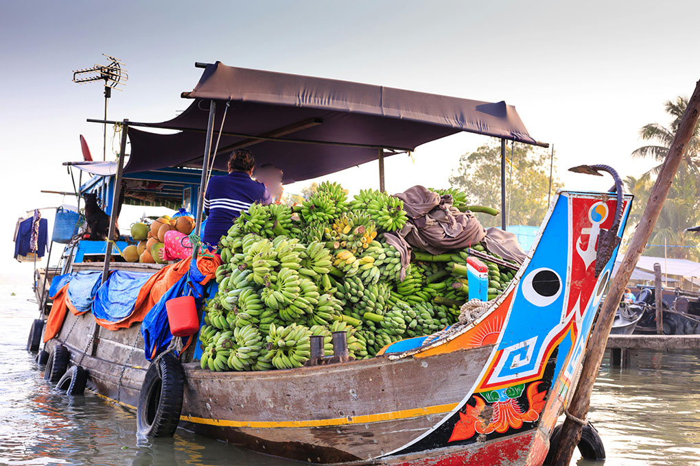 /fm/Files//Package/7 days south of vietnam/boatwithbanana.jpg